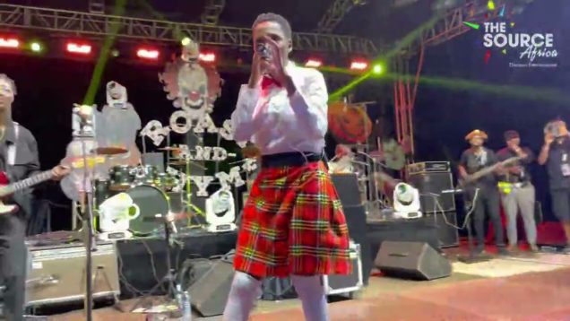 AZAWI PERFORMING MAJJE LIVE ON STAGE AT ROAST AND RHYME