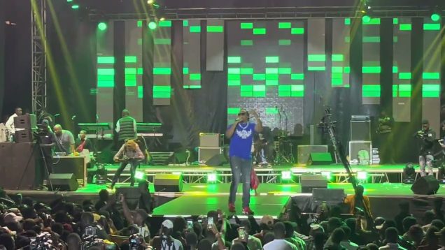 NAVIO SURPRISE GRAVITY OMUTUJJU FANS WITH A PERFORMANCE.