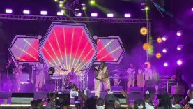 BIG SIZE BEBE COOL JOINED Dr JOSE CHAMELEONE ON STAGE