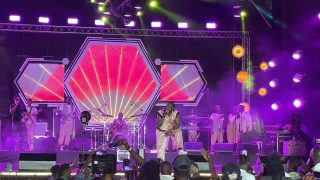 BIG SIZE BEBE COOL JOINED Dr JOSE CHAMELEONE ON STAGE