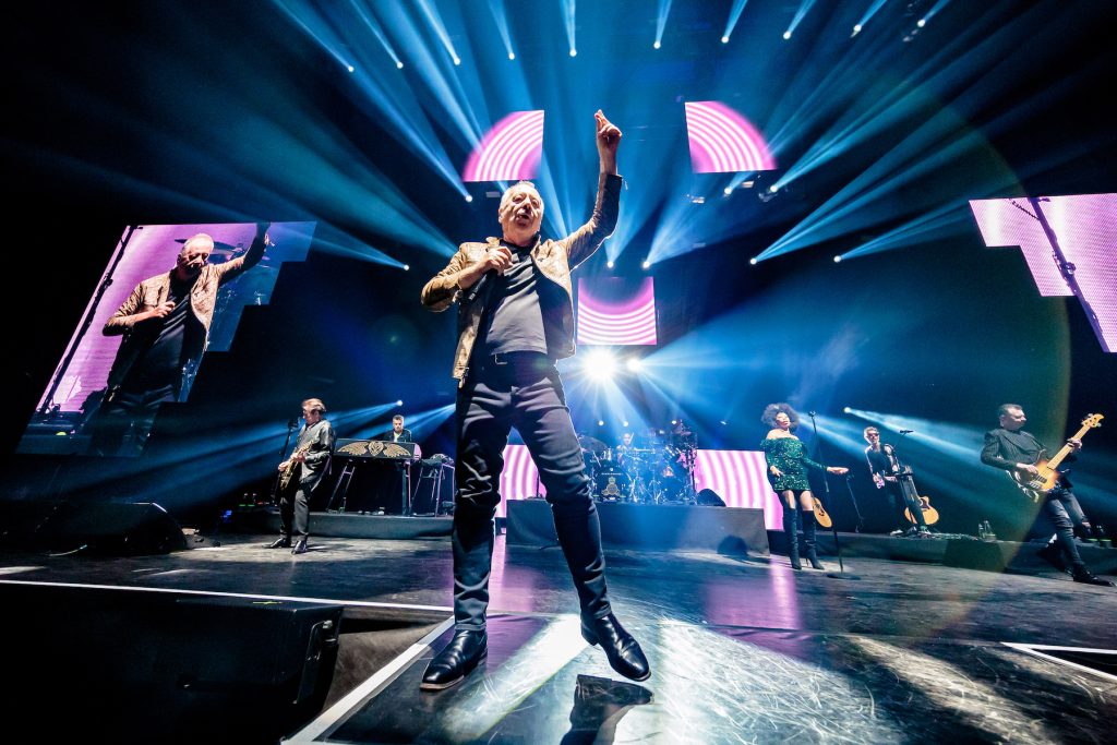 Simple Minds is Alive and Kicking